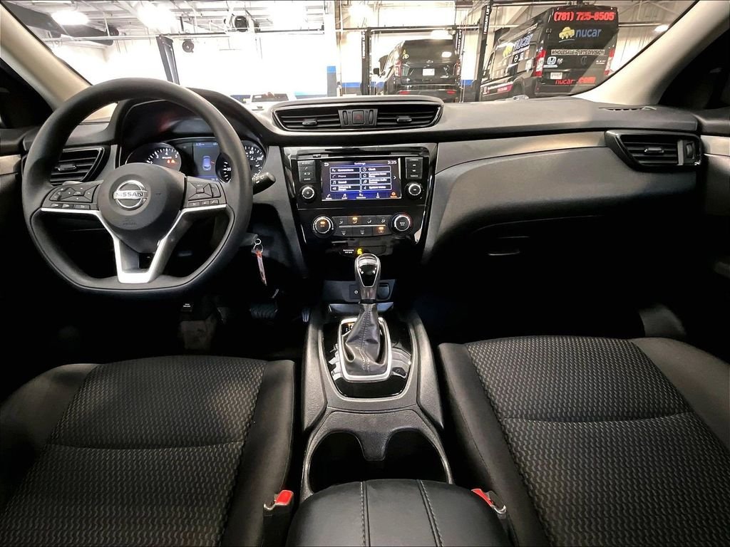 Used 2019 Silver Nissan S image 22