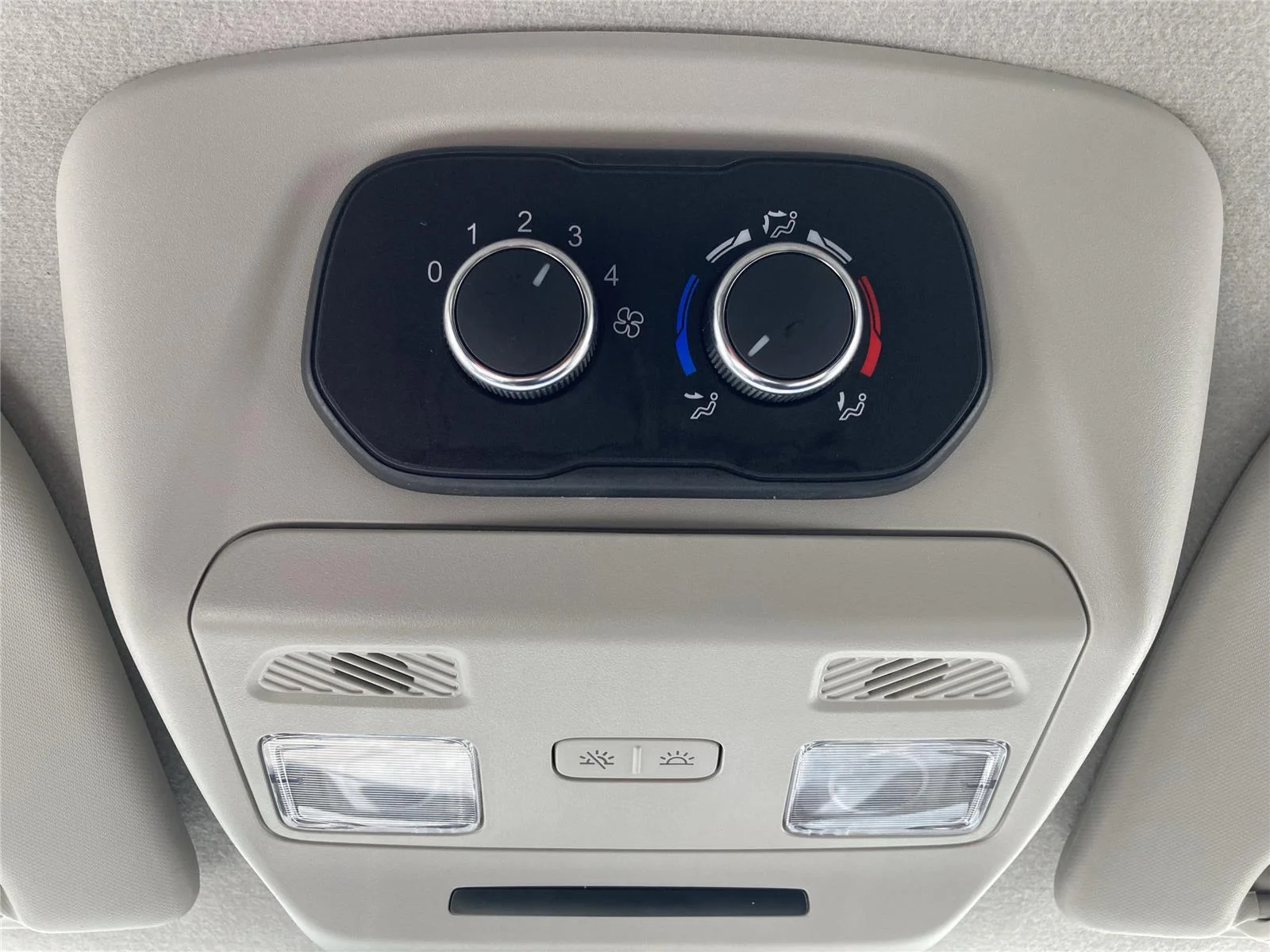 Used 2024 Oxford White Ford 350 XLT image 23