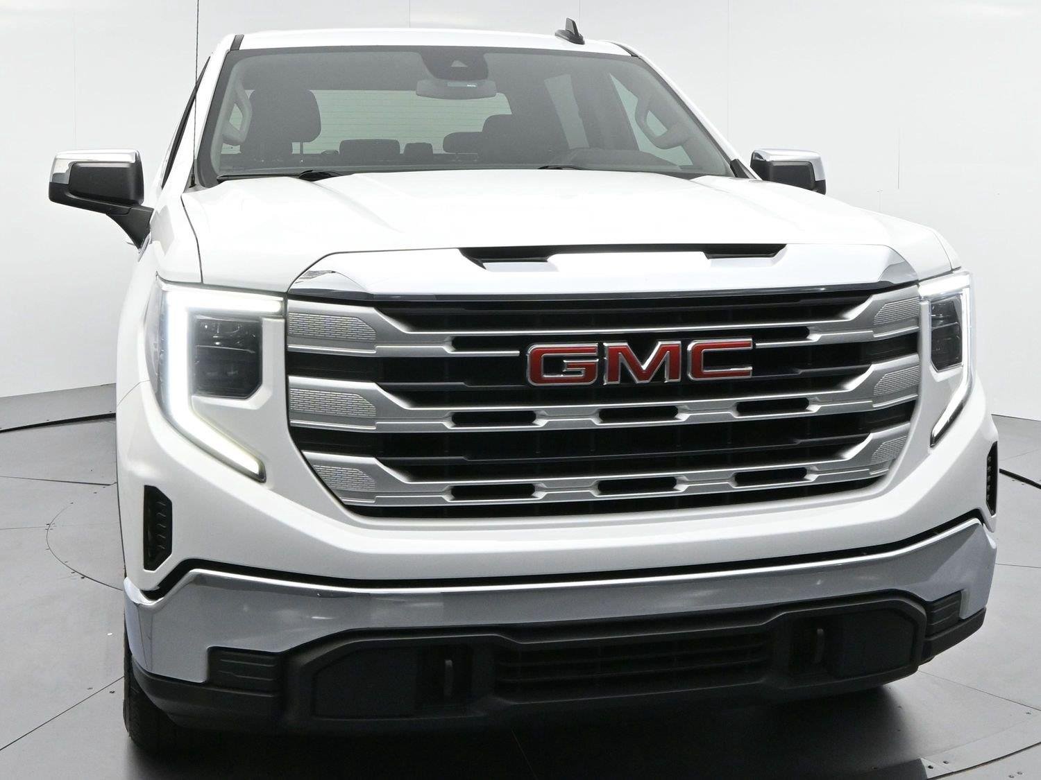 Used 2024 Summit White GMC SLE image 2