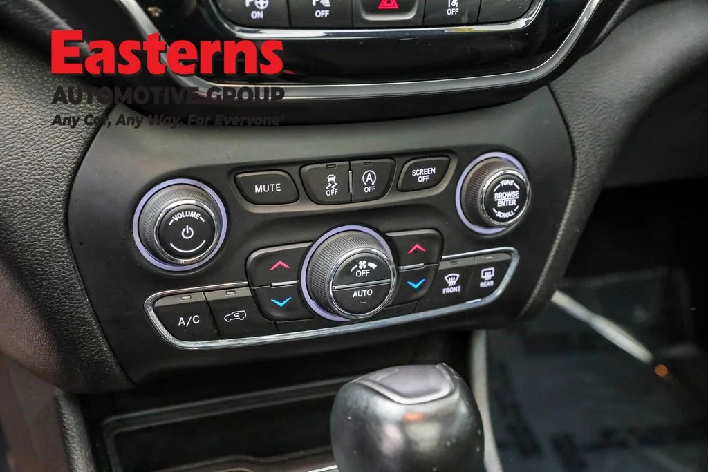 Used 2021 Blue Jeep Limited image 20