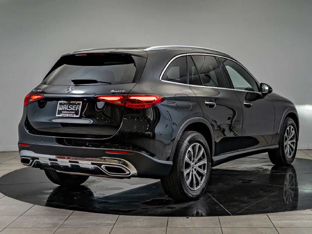 Certified Used 2025 Black Mercedes-Benz GLC 300 image 5