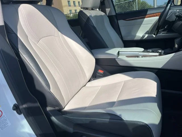 Used 2018 White Lexus 350L image 29