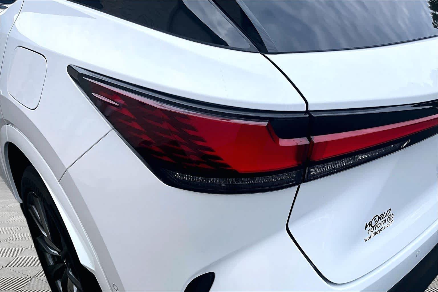 Used 2024 Ultra White Lexus F SPORT Handling image 29