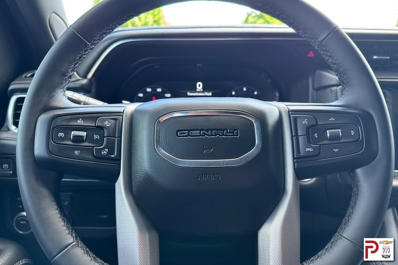 Used 2023 White GMC Denali image 28