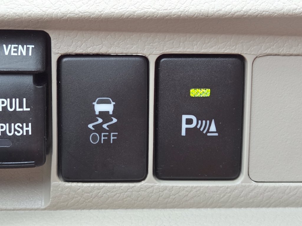 Used 2020 Black Toyota XLE Premium image 33