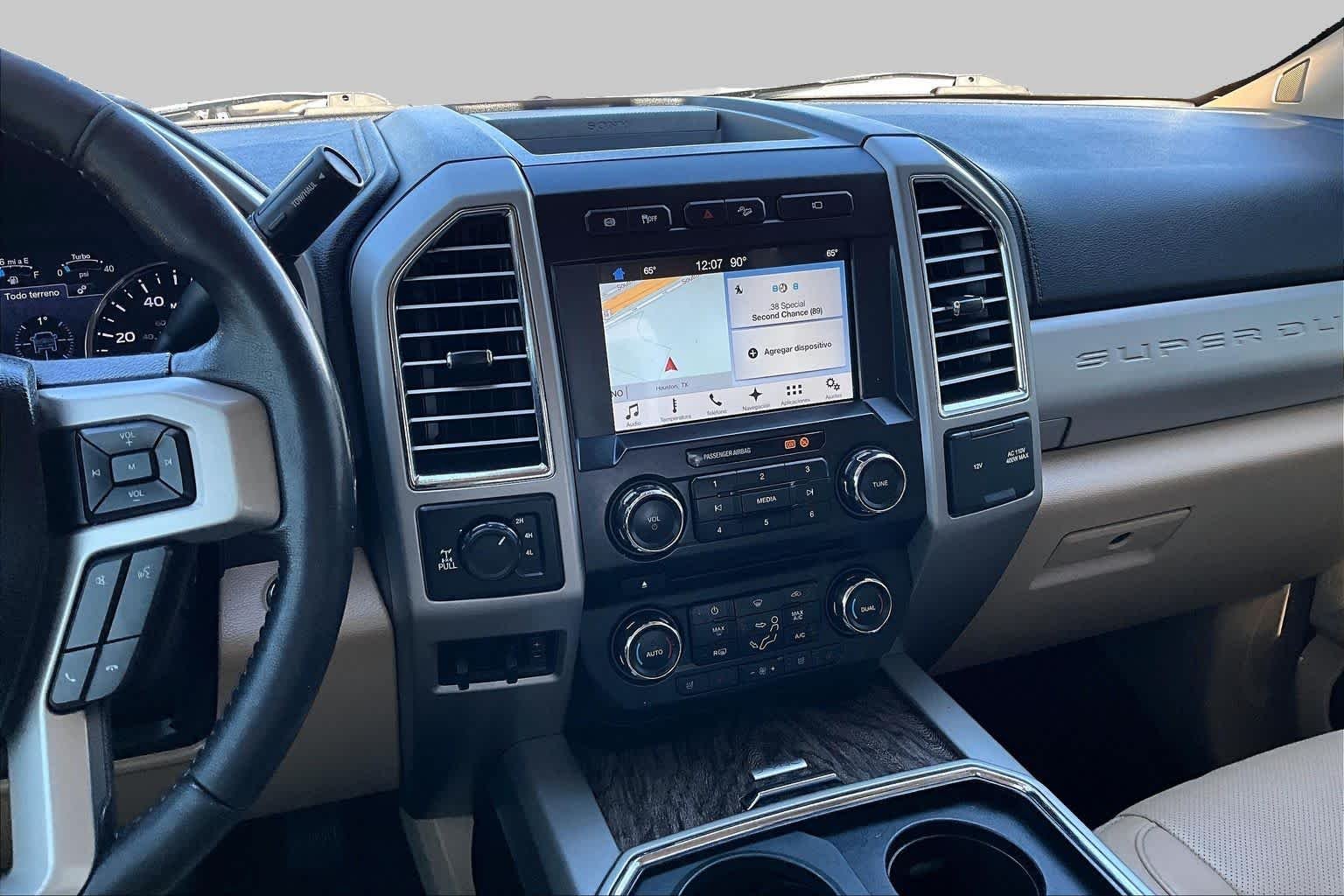 Used 2017 White Platinum Metallic Tri-Coat Ford Lariat image 7