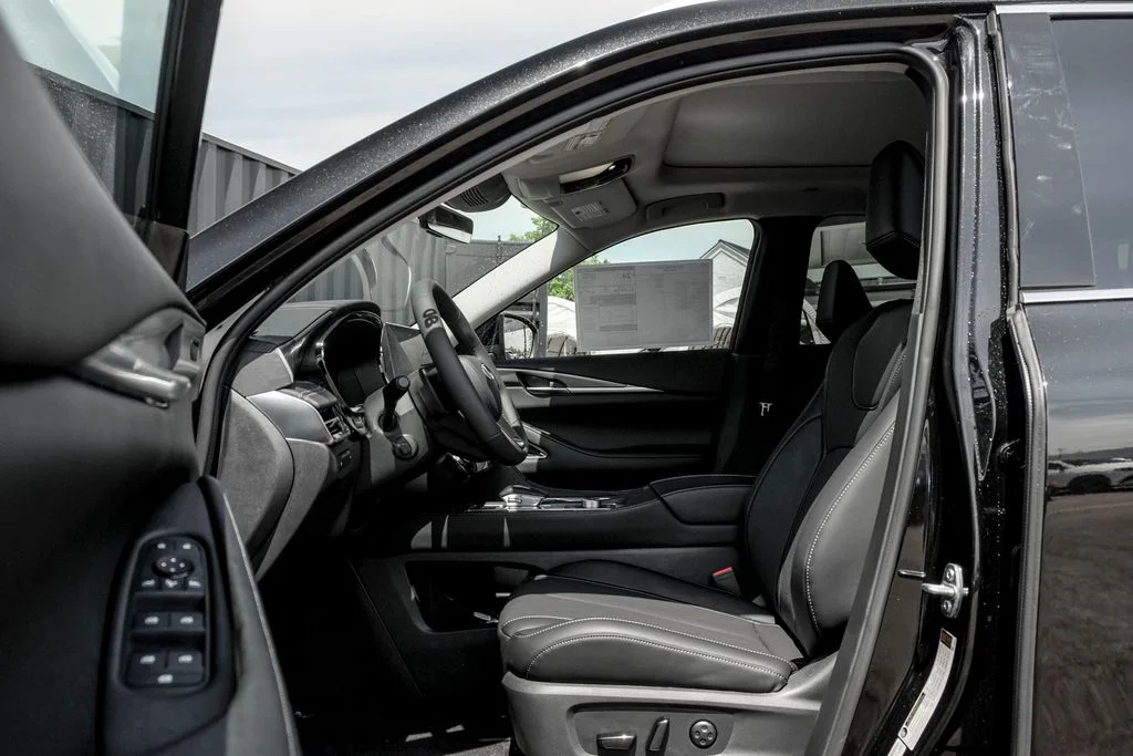 New 2027 MINERAL BLACK INFINITI Luxe AWD image 11