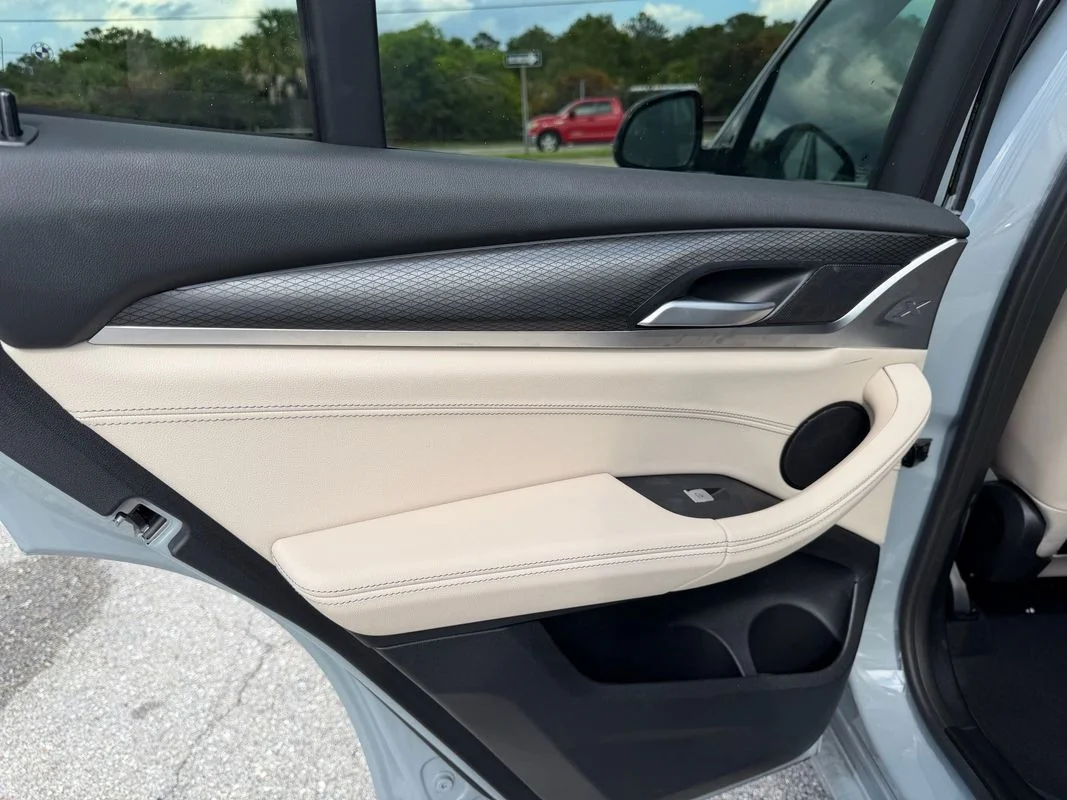 Used 2024  BMW xDrive30i image 20