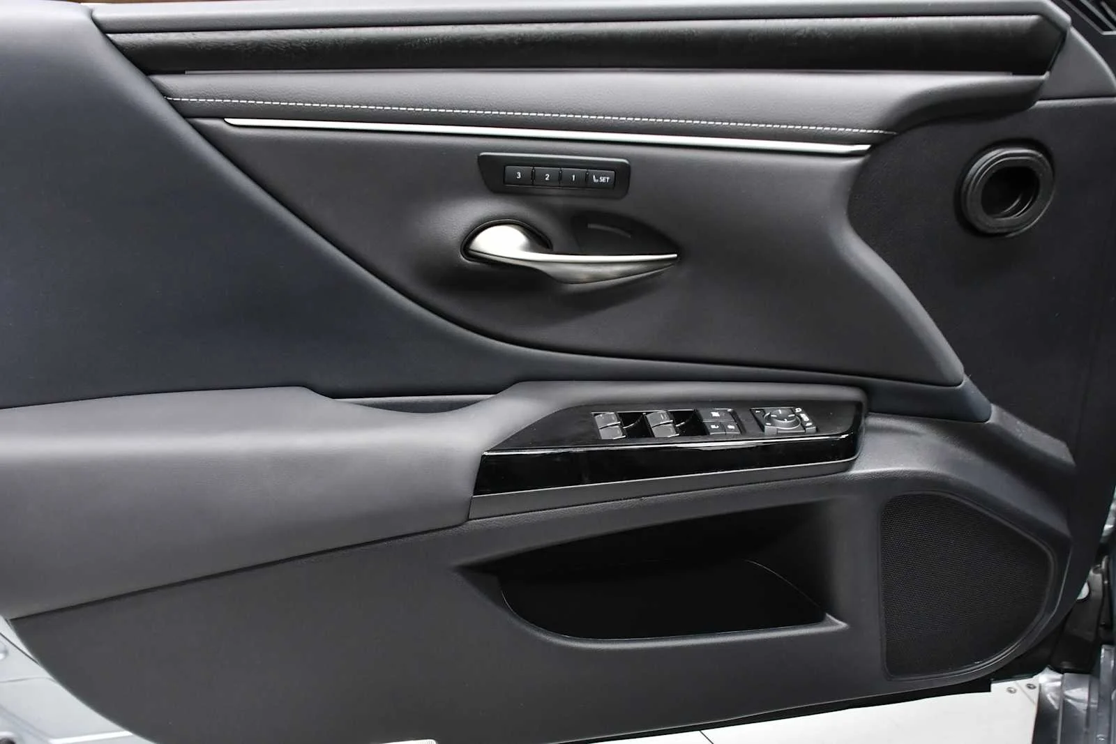 Used 2025 Iridium Lexus  image 15