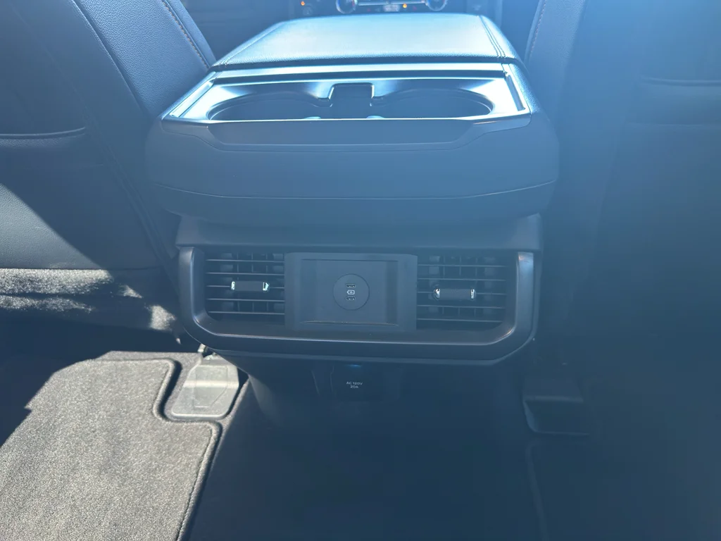 Used 2025  Ford Tremor image 37