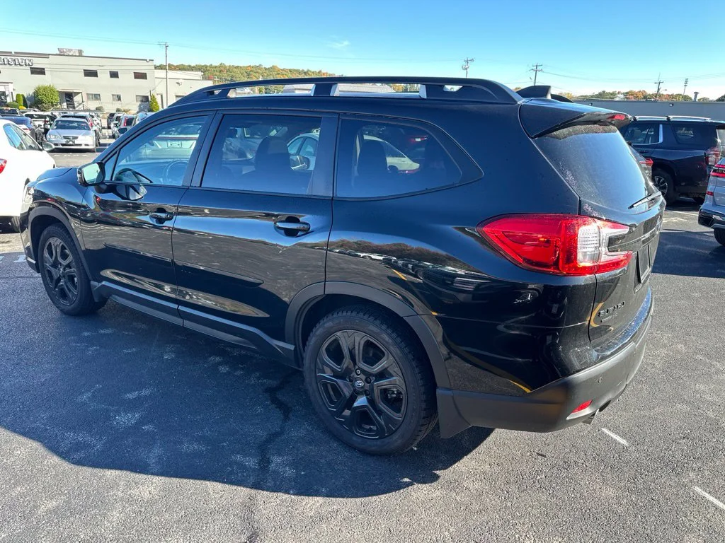 Used 2023 Crystal Black Silica Subaru Onyx Edition image 4