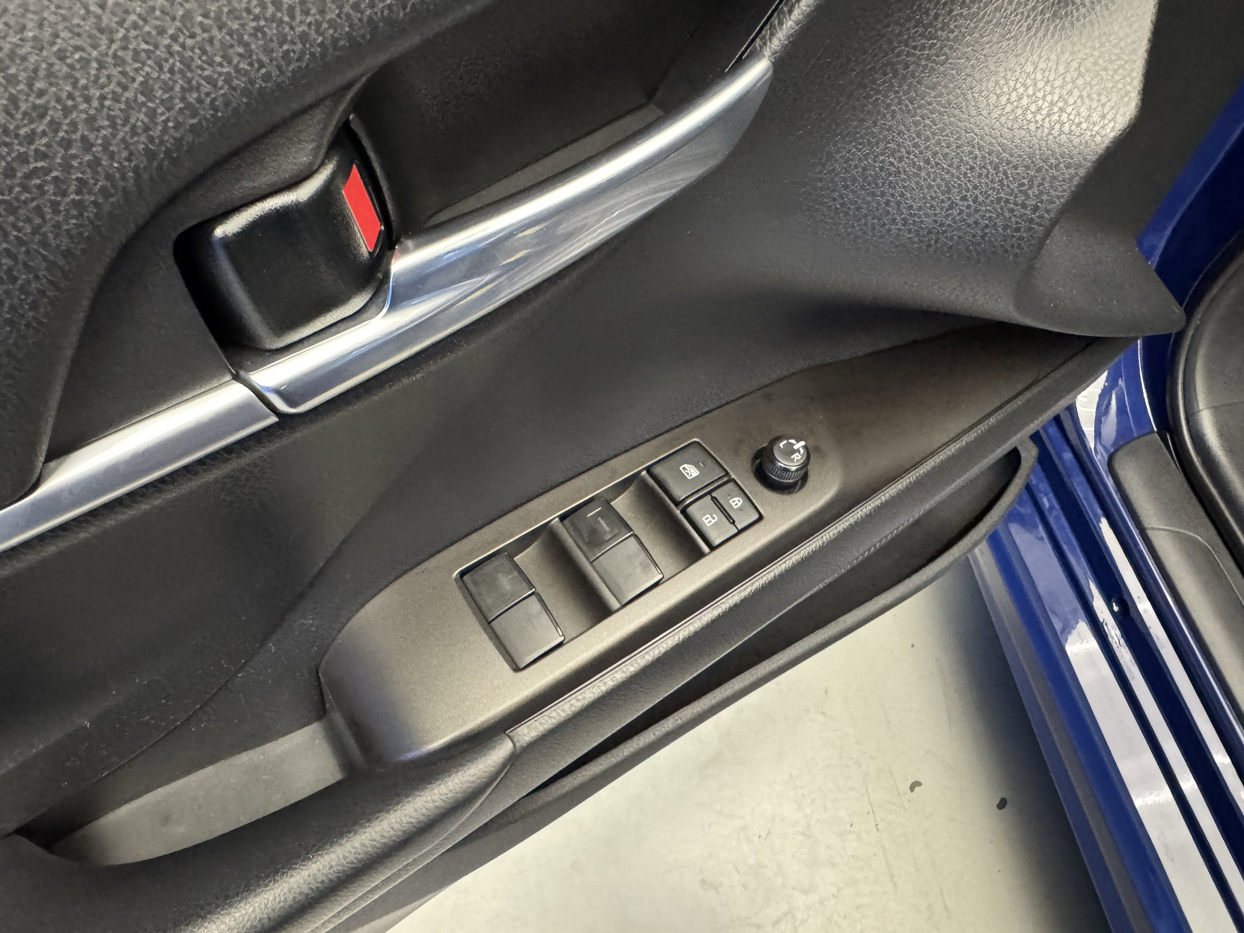 2023 Toyota Camry SE photo 4