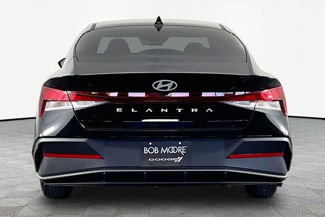Used 2026 Black Hyundai SE image 5