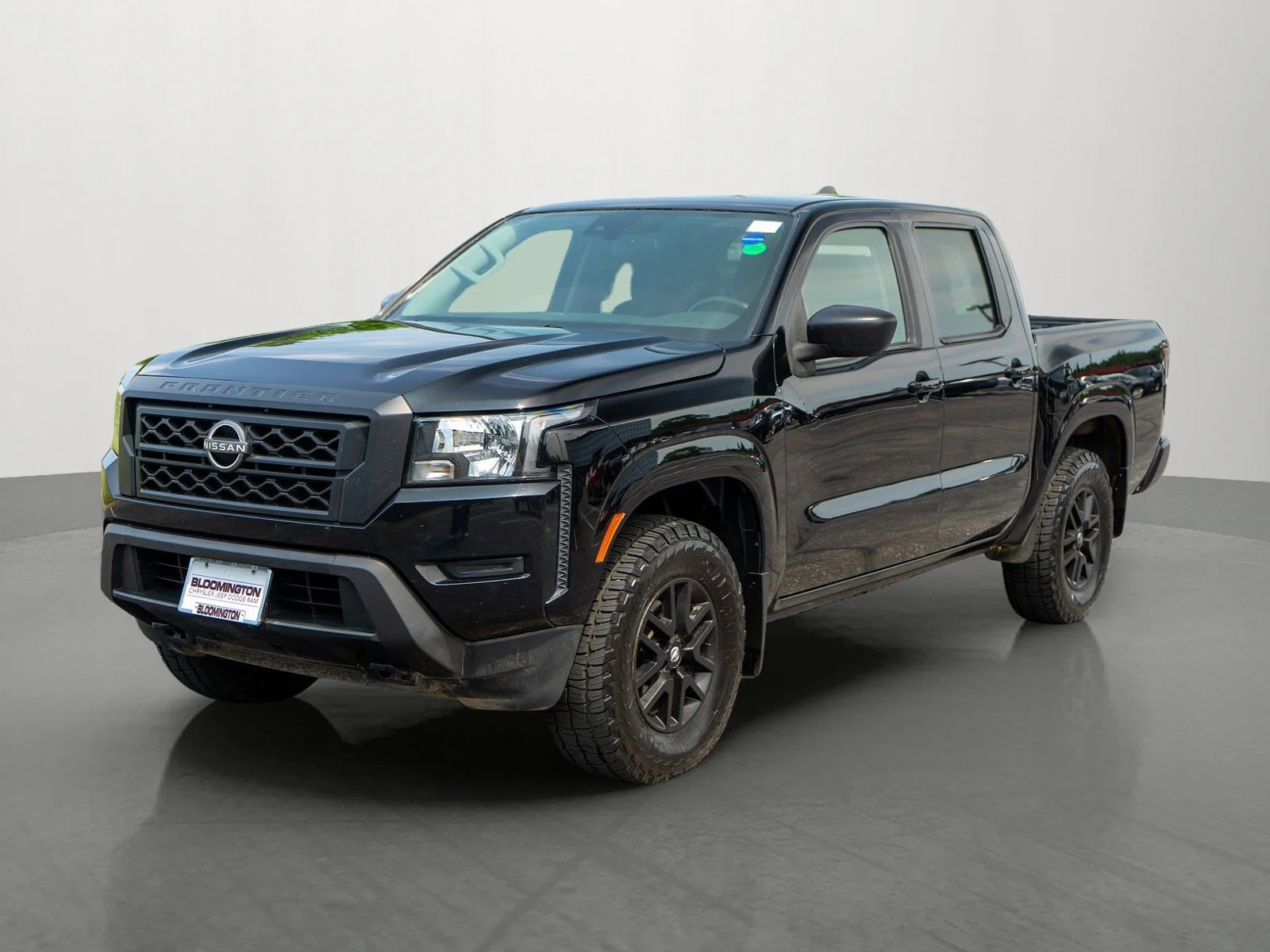Used 2022 Super Black Nissan S image 3