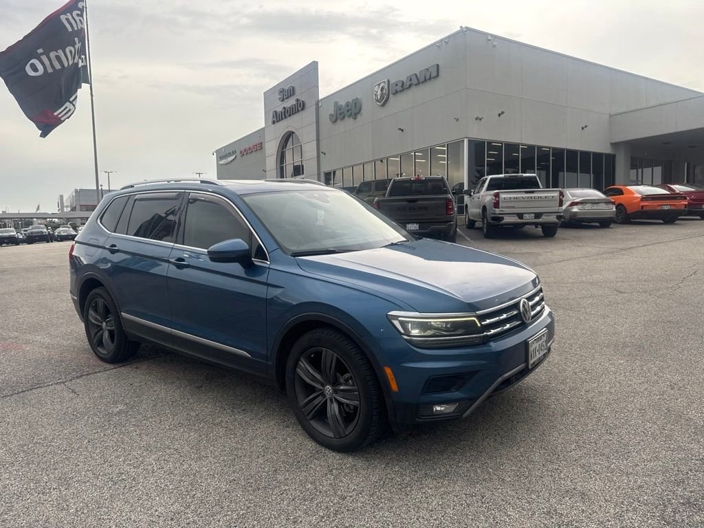 Used 2018 Blue Volkswagen 2.0T SEL Premium image 14