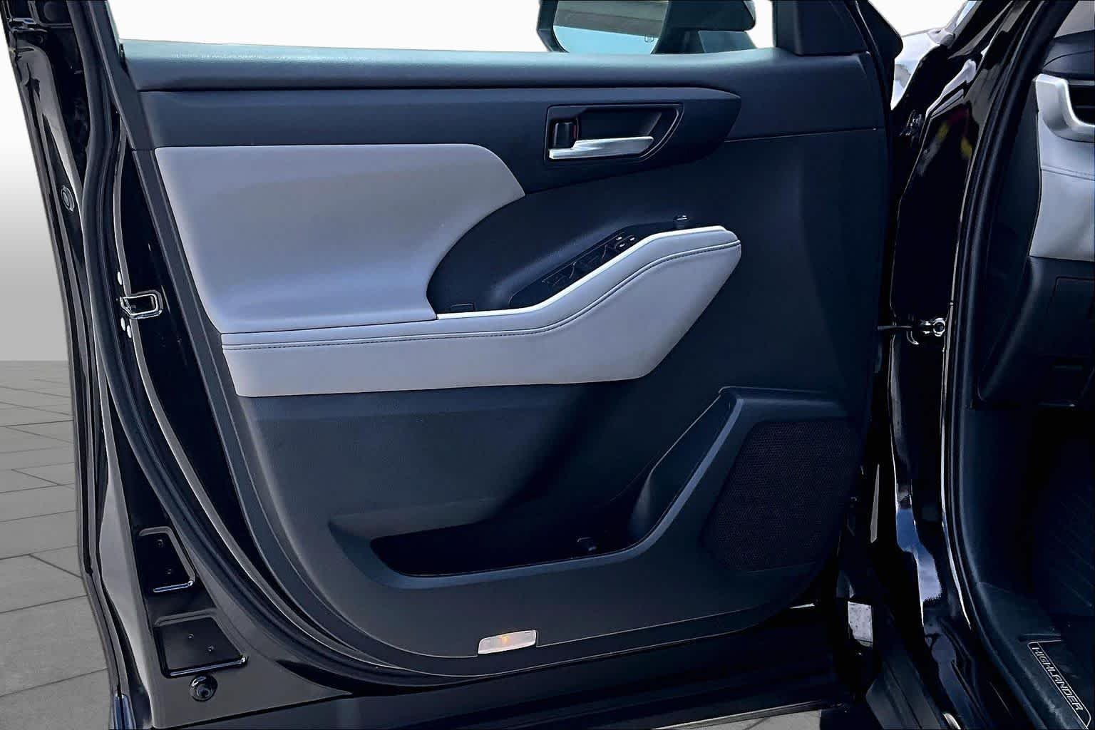 Used 2022 Opulent Amber Toyota XLE image 37