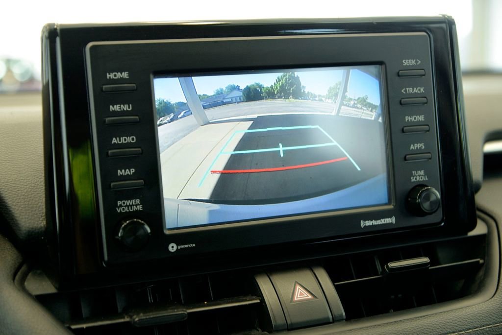 2020 Toyota RAV4 LE - Photo 20