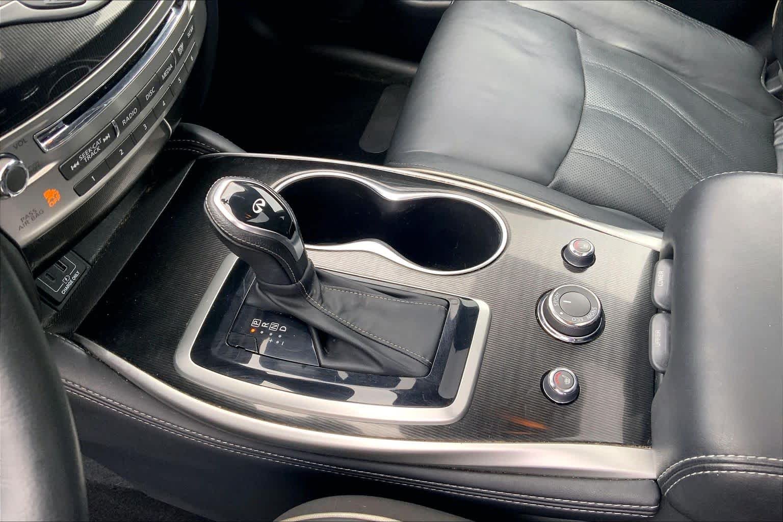 Used 2019 Liquid Platinum INFINITI LUXE image 16