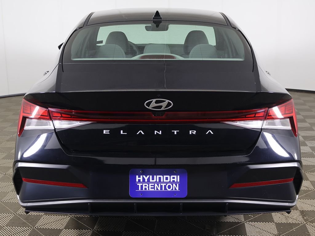2024 Hyundai Elantra SEL - Photo 13