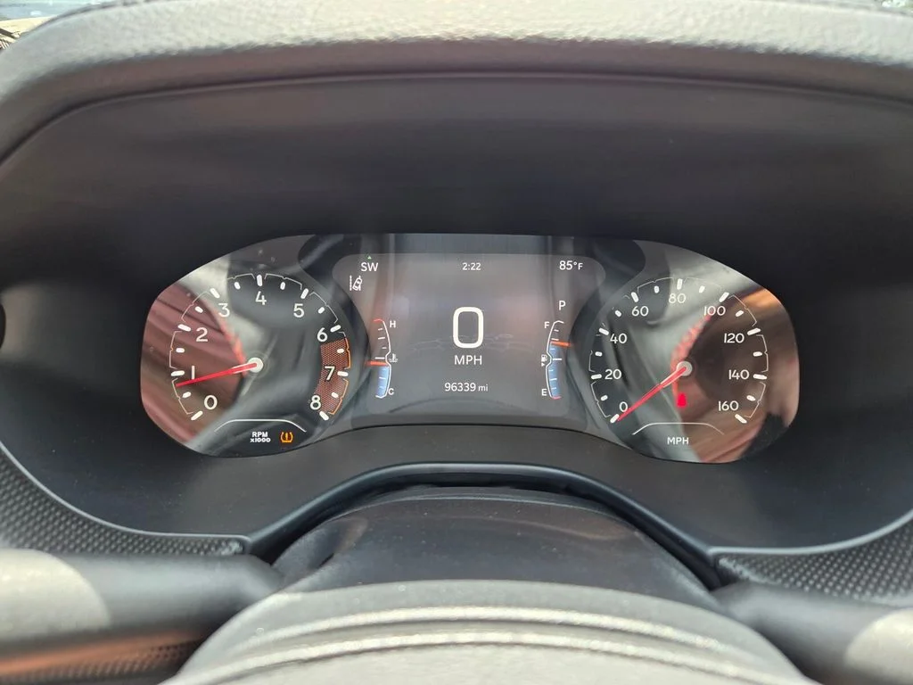 Used 2022 Silver Jeep Trailhawk image 30