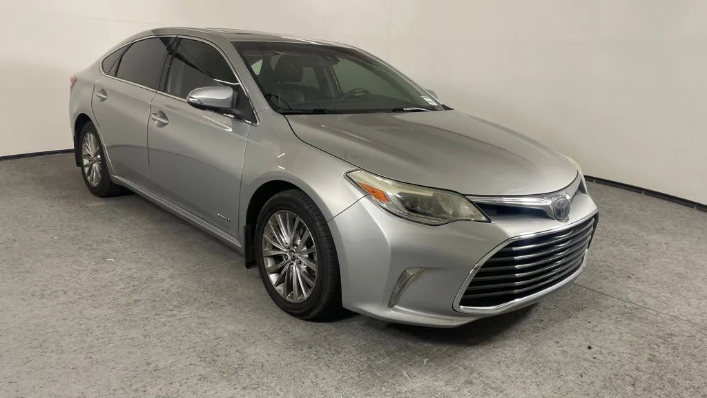 2016 Toyota Avalon Limited Hybrid's photo