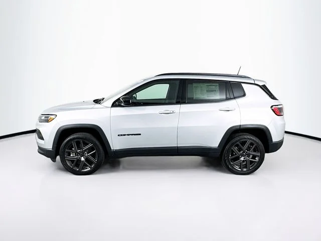 New 2026 Silver Zynith Metallic Clear-Coat Exterior Paint Jeep Latitude image 4