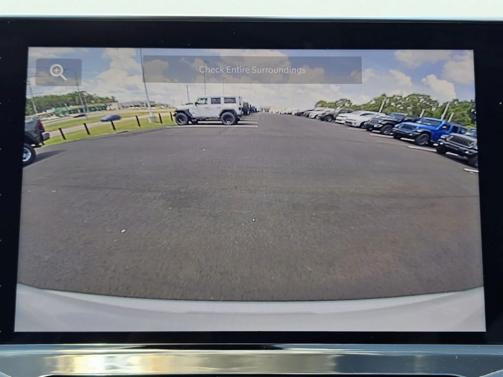 New 2026 Bright White Clear-Coat Exterior Paint Jeep Limited image 29