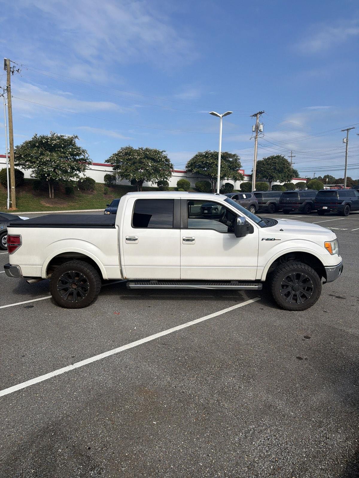 Used 2011 White Platinum Metallic Tri-Coat Ford Lariat image 5
