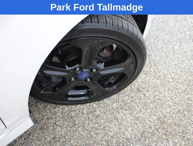 Used 2017 White Platinum Clearcoat Metallic Ford ST image 27