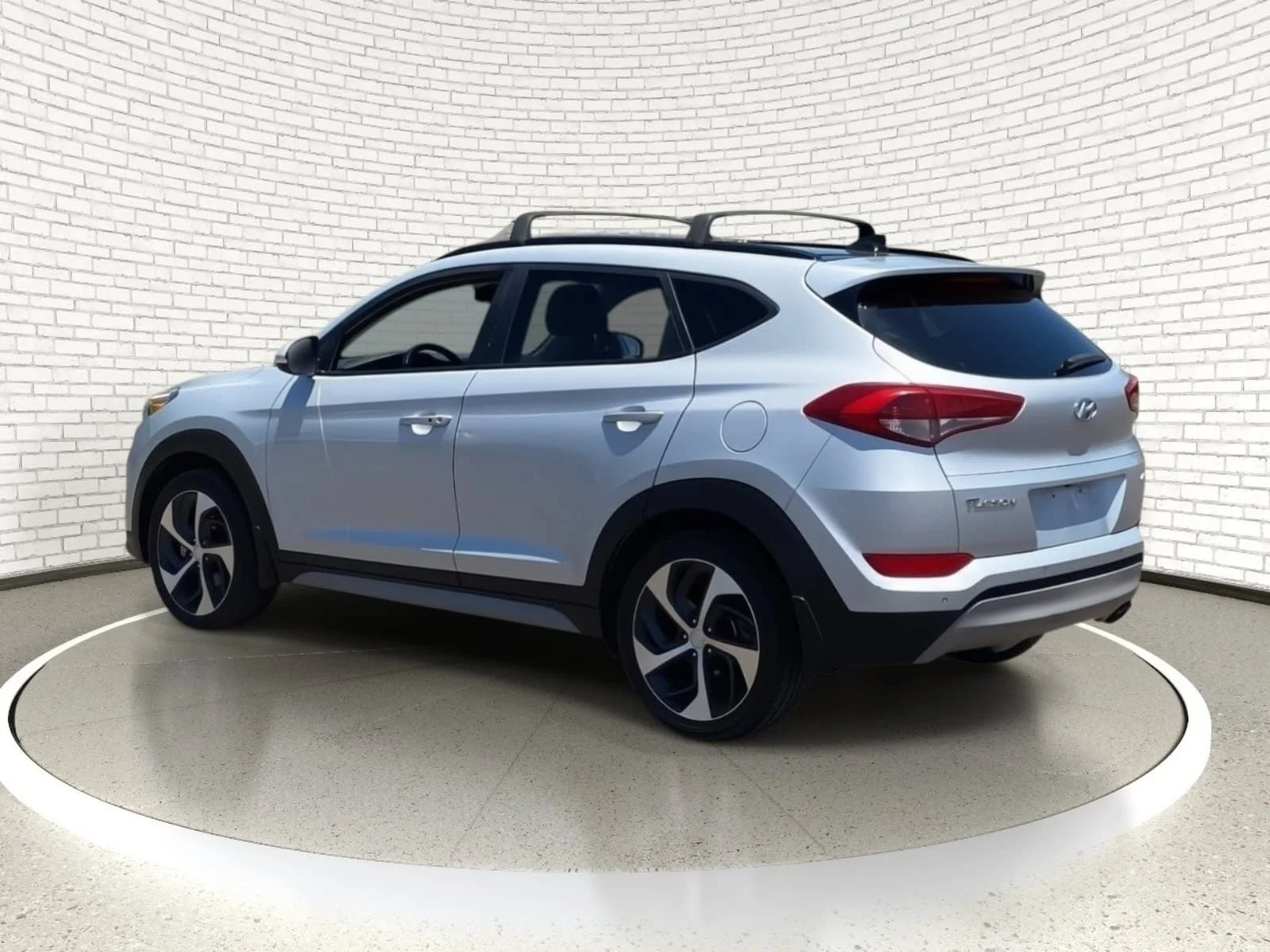 Used 2018 Molten Silver Hyundai Value image 10