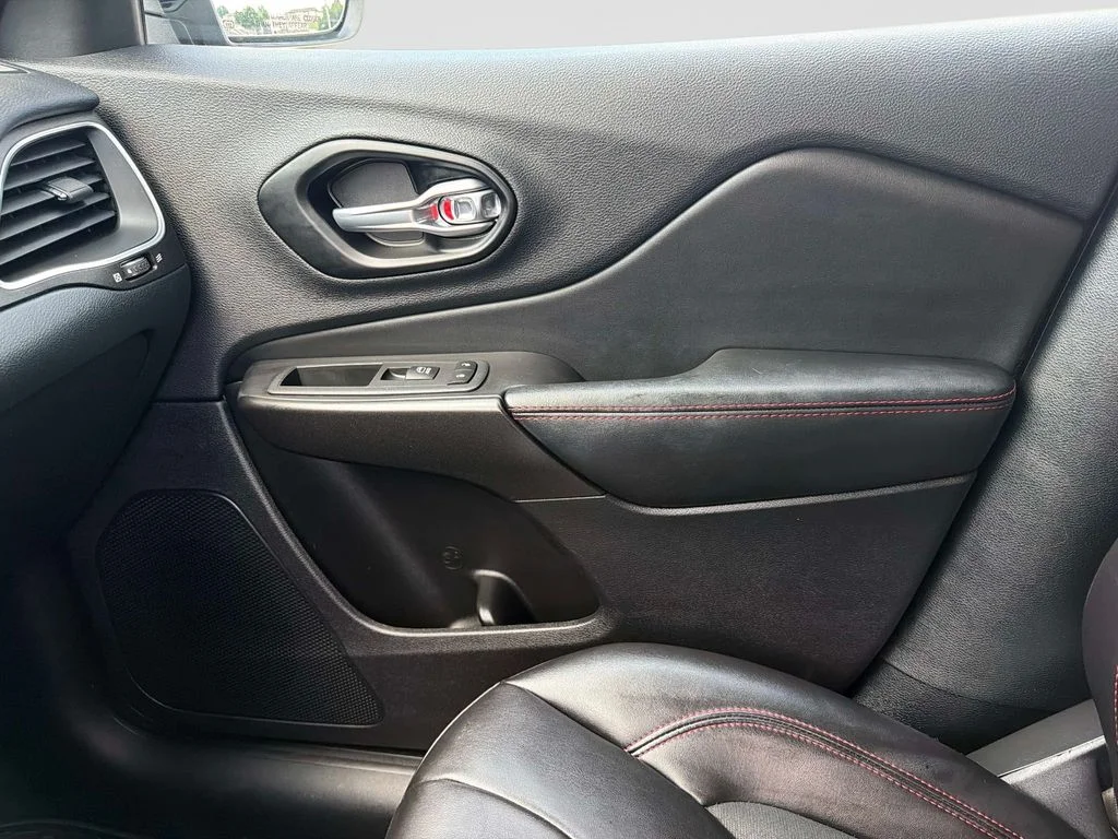 Used 2022 Gray Jeep Trailhawk image 23