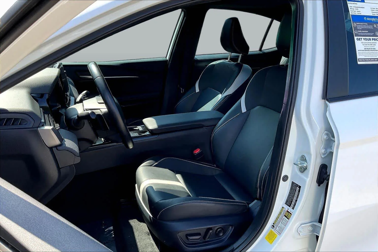 Used 2025 Ice Cap Toyota SE image 8