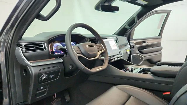 New 2026 Baltic-Gray Metallic Clear-Coat Exterior Paint Jeep Limited Altitude image 17
