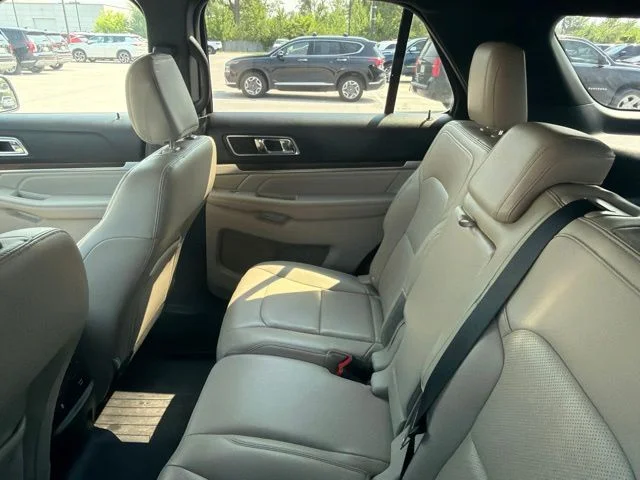 Used 2018 Silver Ford Limited image 9