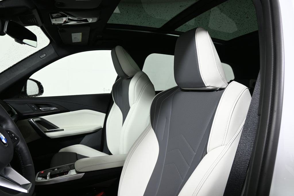 New 2026 White Metallic BMW xDrive28i image 16