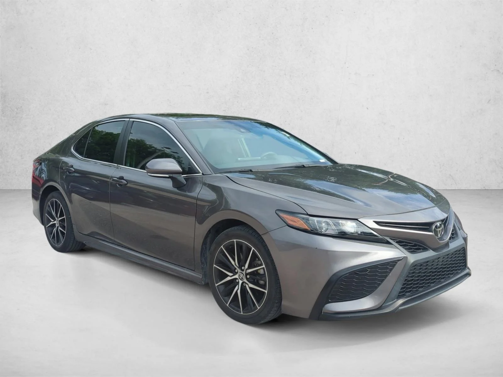 Used 2024 Predawn Gray Mica Toyota SE image 3