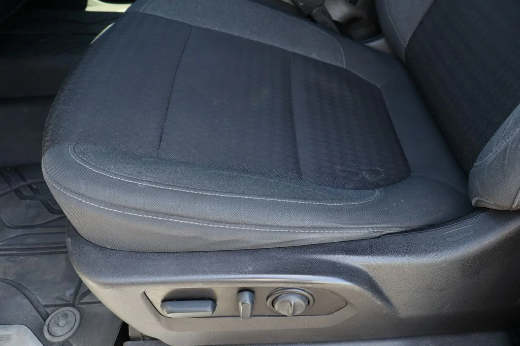 Used 2022 White Chevrolet LT image 21