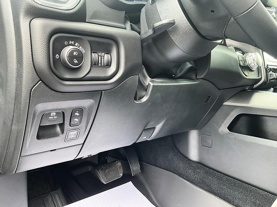 New 2026 Bright White Clear-Coat Exterior Paint RAM Laramie image 17