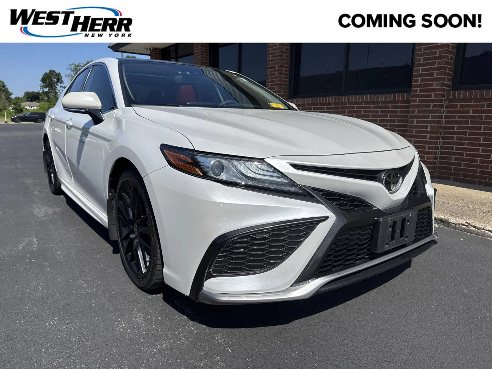 Used 2022 Wind Chill Pearl Toyota XSE image 1