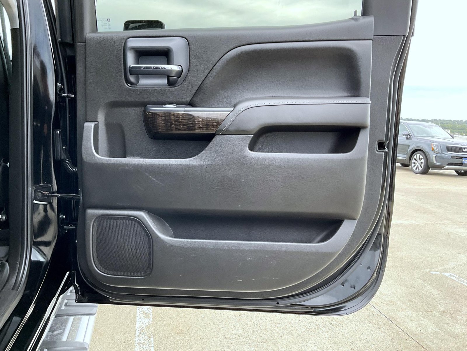 Used 2016 Black GMC Denali image 18
