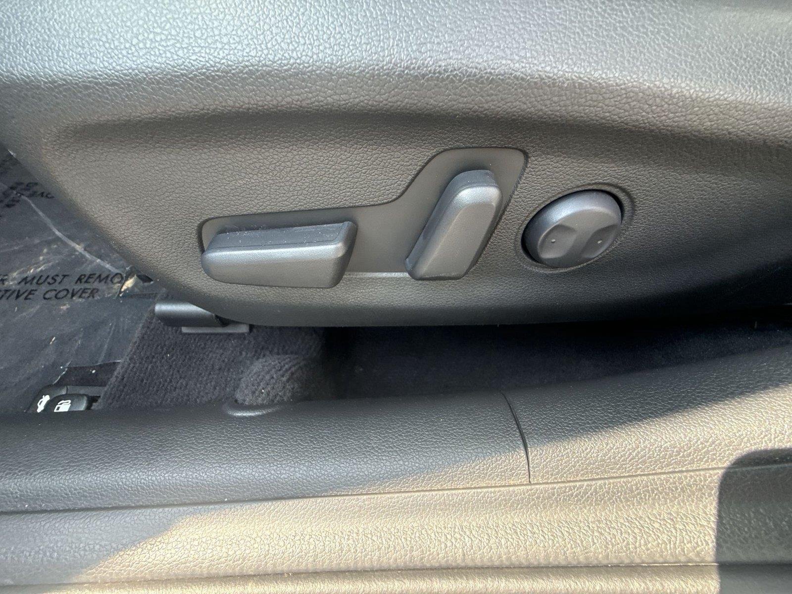 Used 2020 Fluid Metal Hyundai Limited image 15