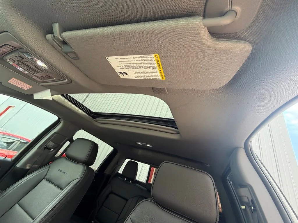 Used 2023 White GMC Denali image 20