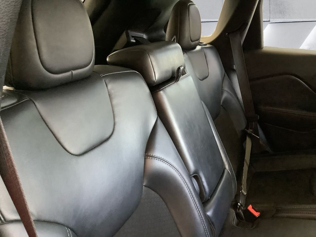 Used 2021 White Jeep Latitude Plus image 16