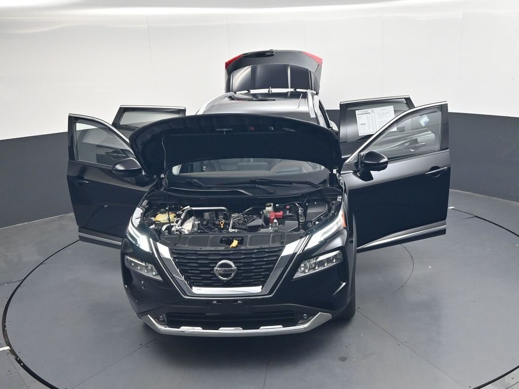 Used 2021 Black Nissan Platinum image 44