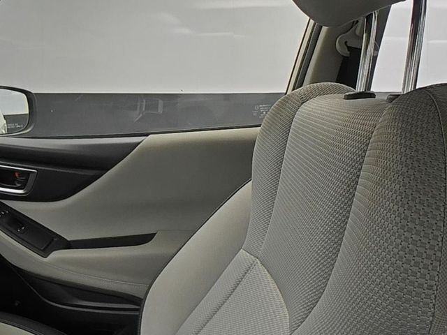 Used 2020 White Subaru Base image 32