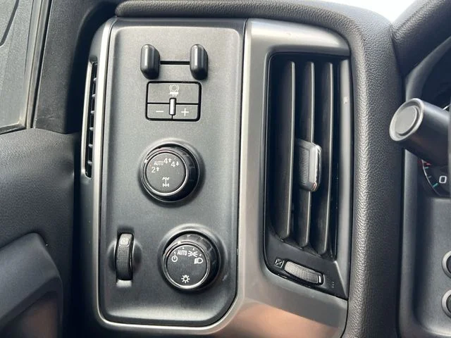 Used 2019 Gray Chevrolet LT image 27