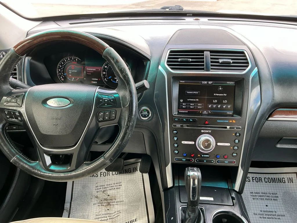 Used 2016 White Ford Platinum image 18