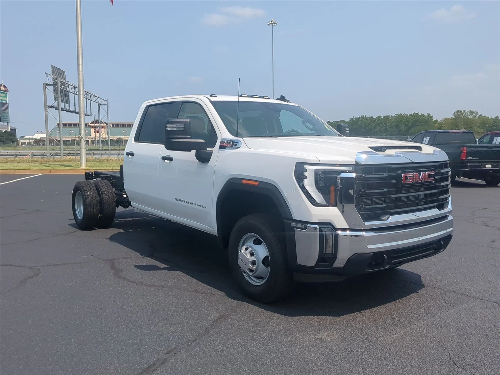 New 2026 Summit White GMC Pro image 26