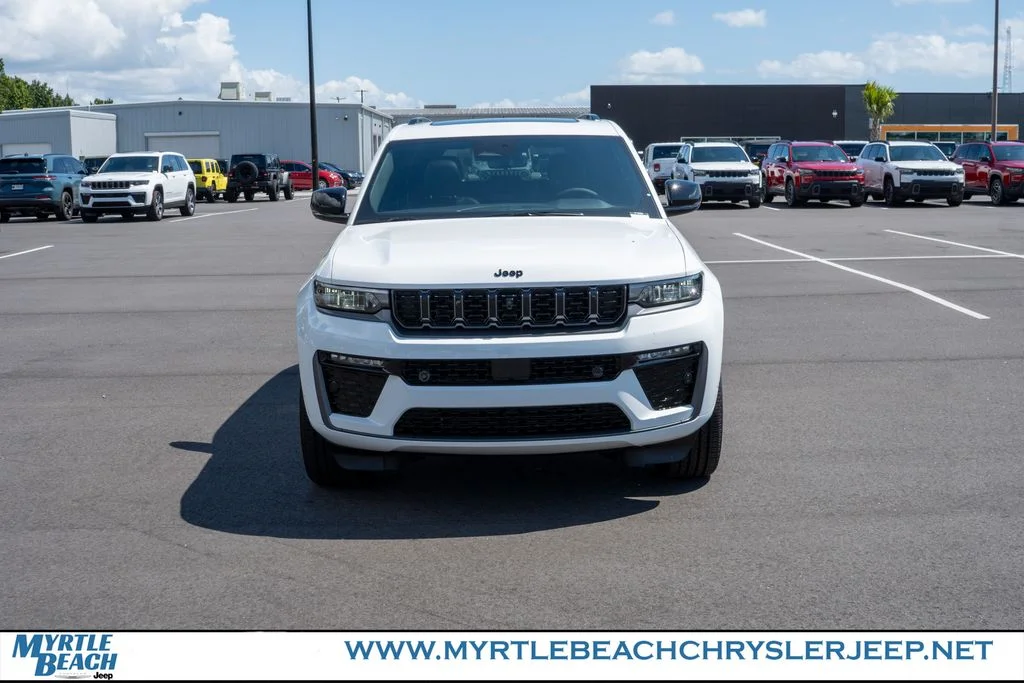 New 2026 Bright White Clear-Coat Exterior Paint Jeep Limited Reserve image 9