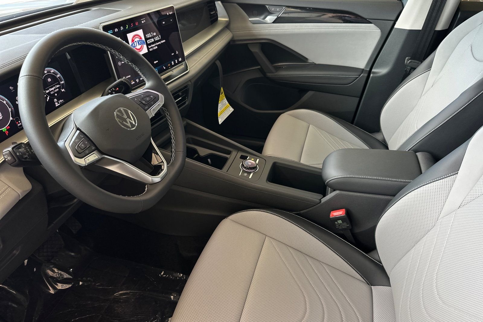 New 2026 Platinum Gray Metallic Volkswagen 2.0T SE image 10